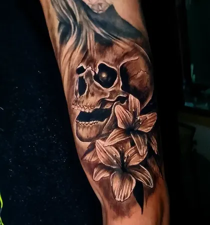 Calavera entre lirios — Gemelo