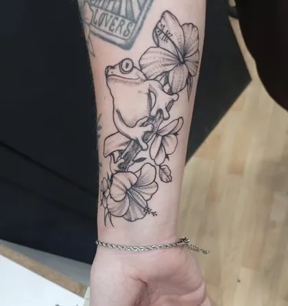 Flores en la muñeca