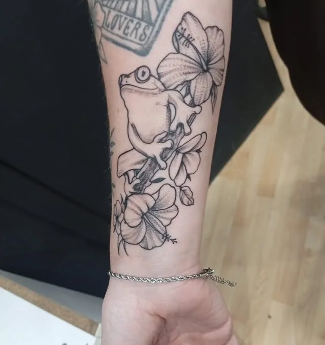 Flores en la muñeca — Línea fina, Muñeca
