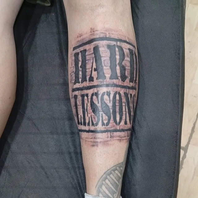 Lecciones duras — Lettering, Gemelo