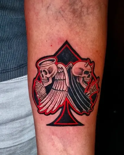 As de picas — Antebrazo