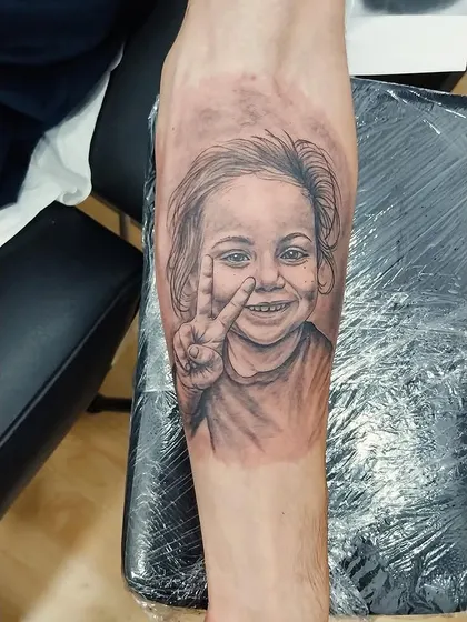 Primera risa — Antebrazo