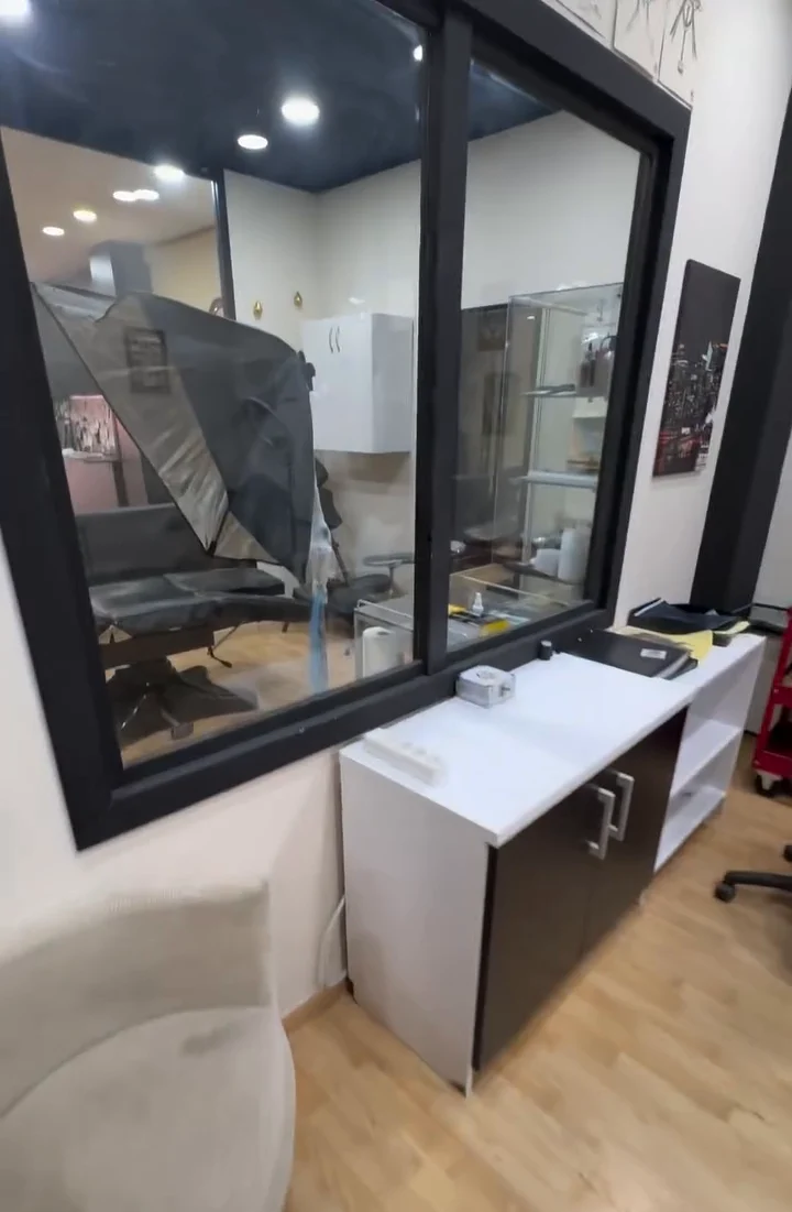 Mostrador de preparación junto a la cabina